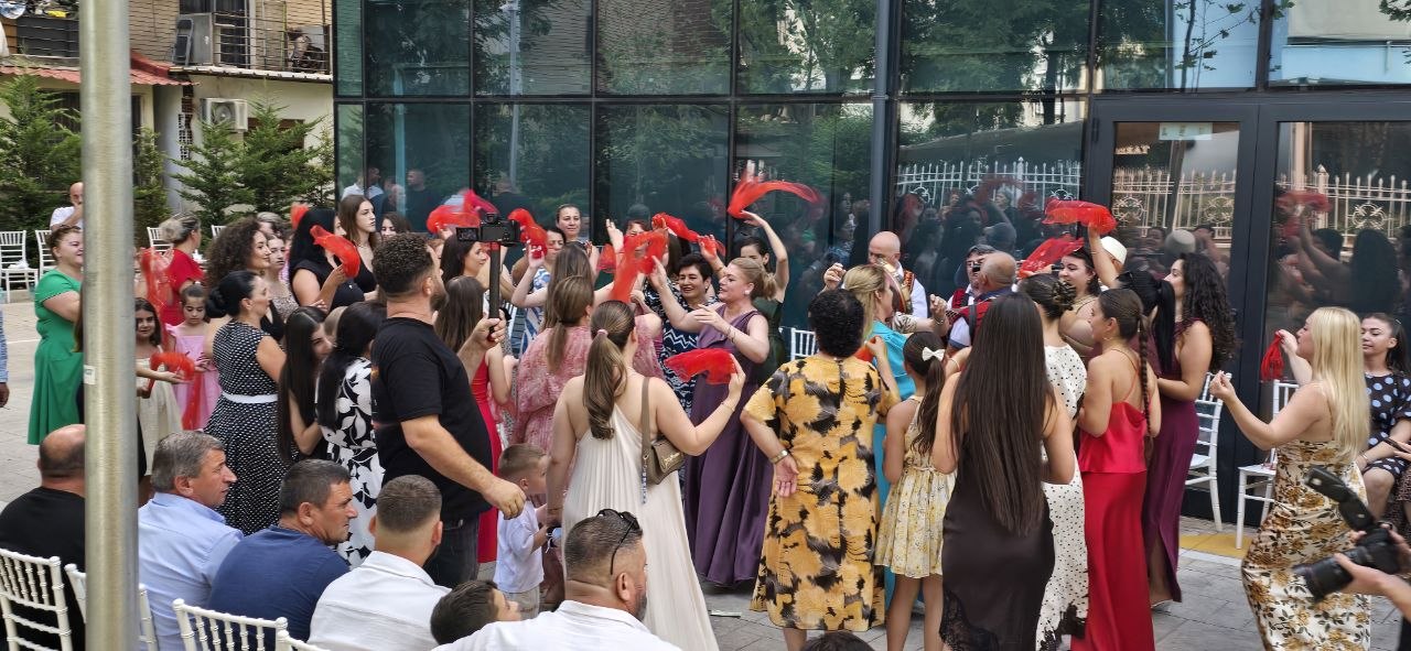 The wedding downstairs — Urime and a small gift!